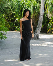 HNTR the label Huxley Gown Black